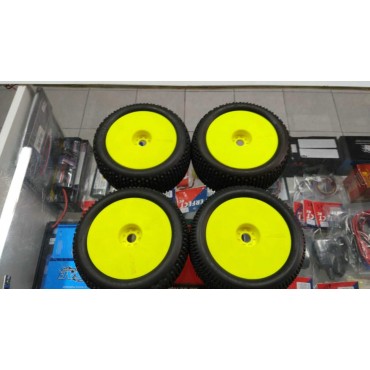 JOGO DE RODAS AKA SEXTAVADO 17MM COM 3 PNEUS IBEAM 14101 E 1 14102 PARA TRUGGY 1/8 MONTADO NÃO COLADOS